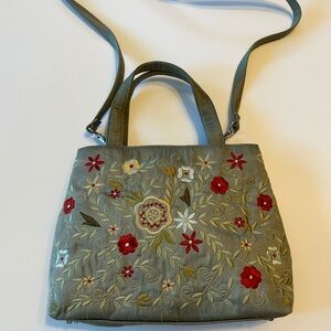 Stylish Green and Red Shoulder Bag for Everyday Elegance